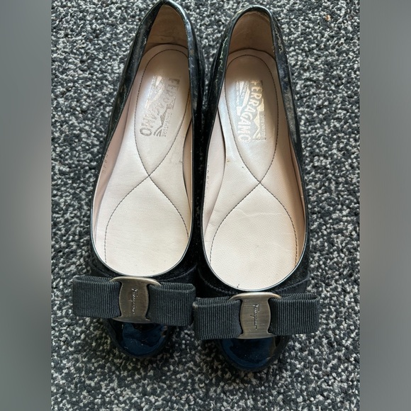 SALVATORE FERRAGAMO Laser Cut Varina Flats black Ballet Slip On Women's Size 6 - Picture 2 of 3